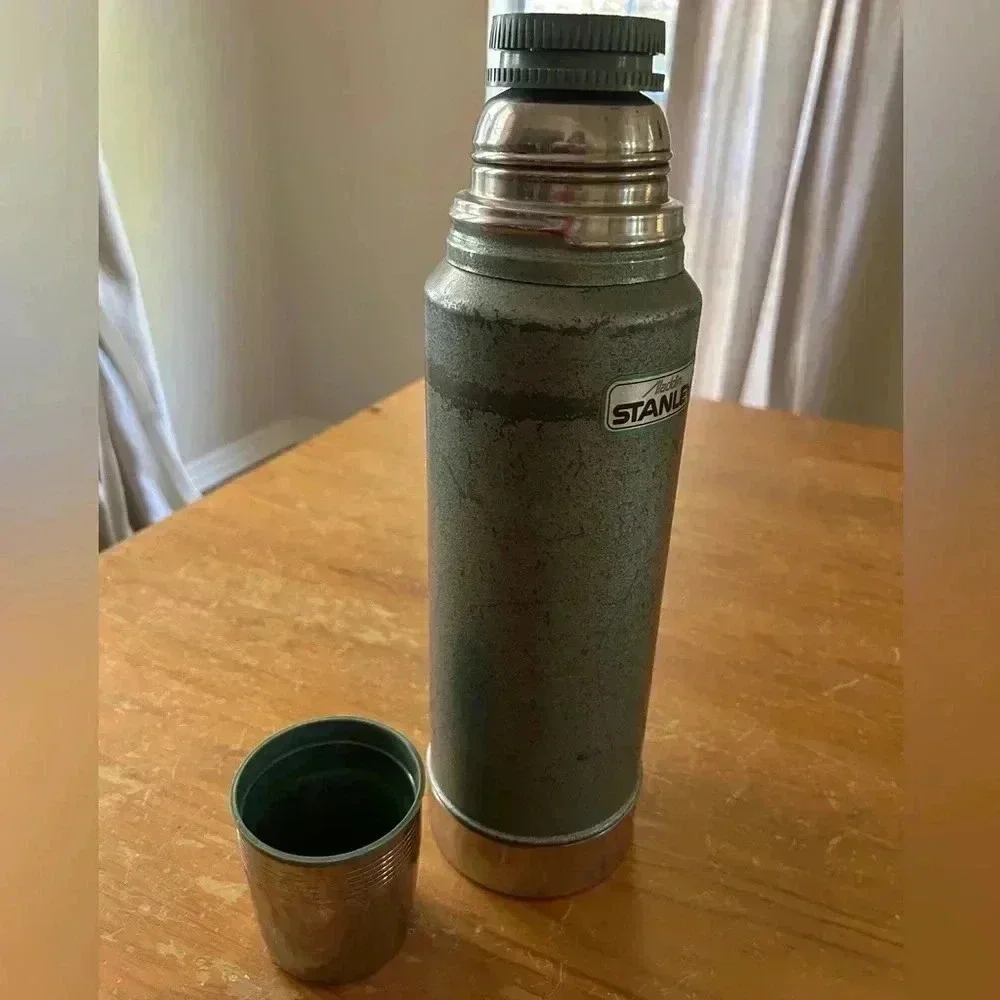 Vintage Stanley Aladdin Vacuum Thermos
A-944DH Quart With Pour Through Lid USA - Picture 2 of 11